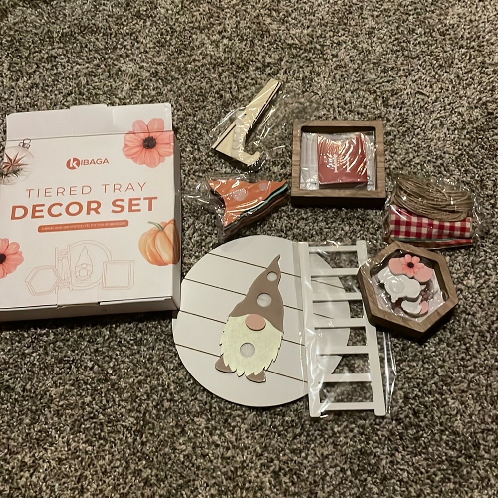 Gnome changeable decor set, decorate 6 different ways